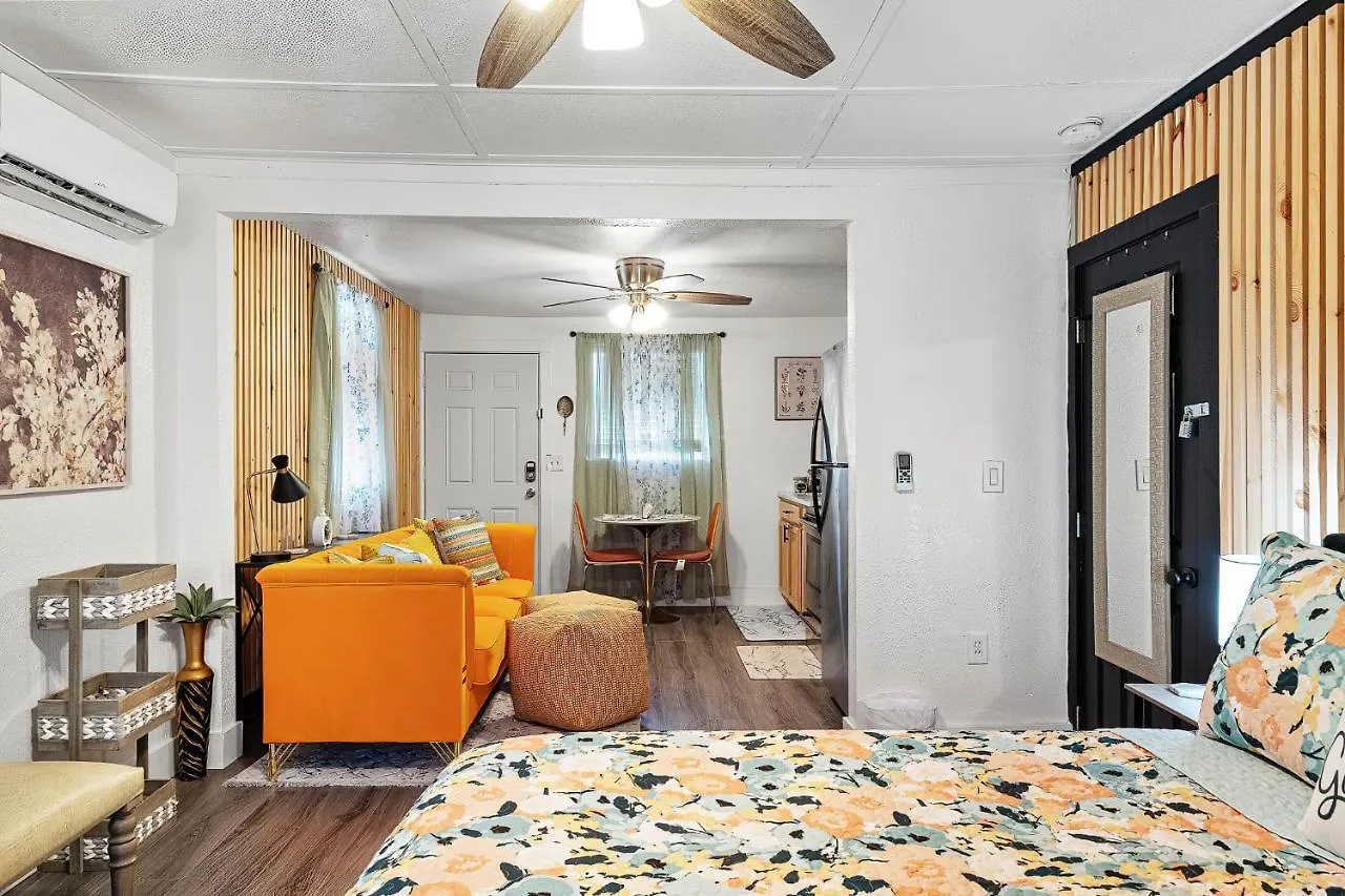 Holiday home Orange Blossom Place-Walk To Shops Bars & Food Tampa