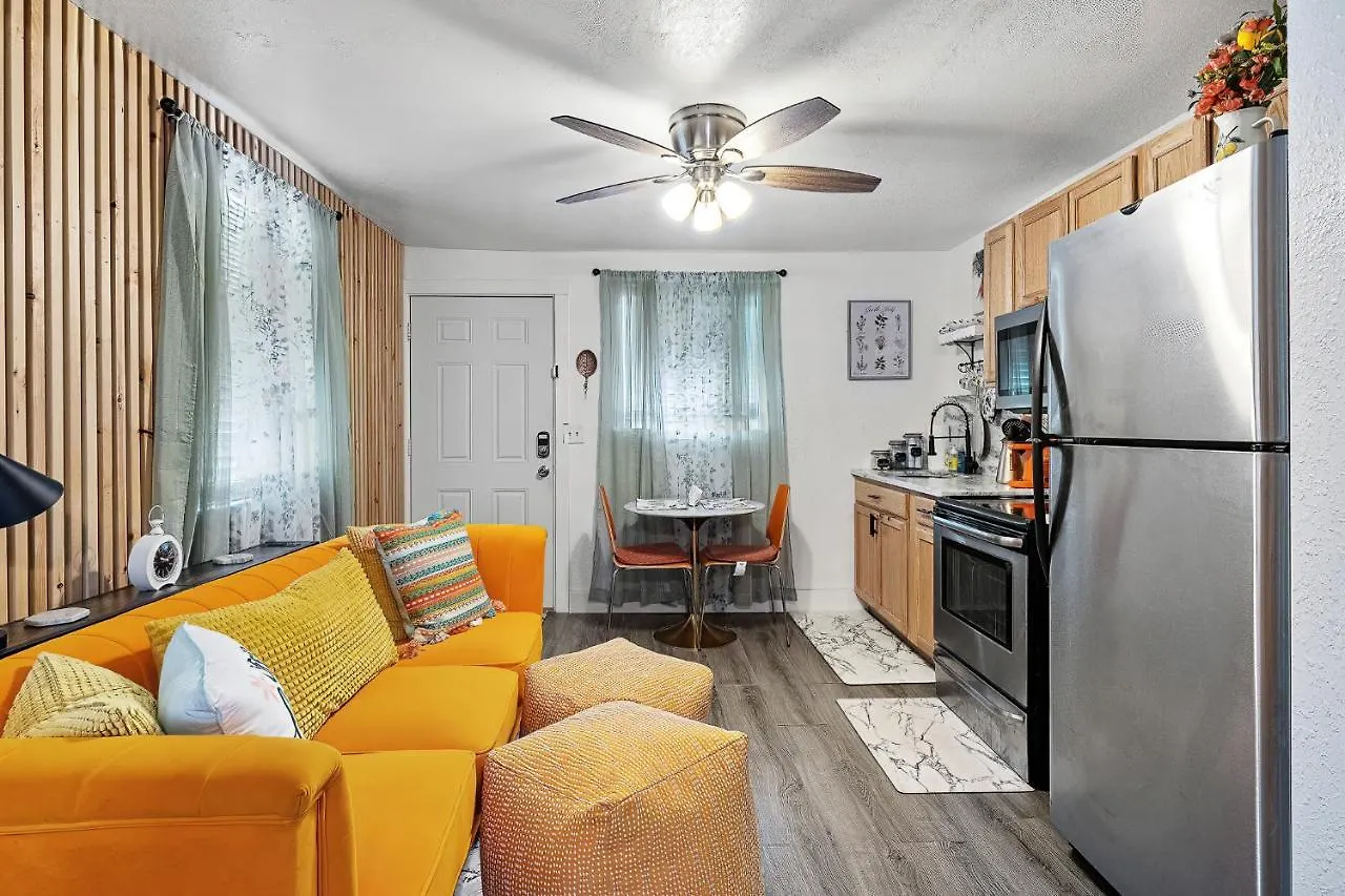 Holiday home Orange Blossom Place-Walk To Shops Bars & Food Tampa